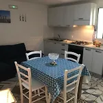 Villa Ceni - Appartamenti Con Camere, Cucina, Wc E Terrazza Sul Mare In Villa Con Piscina, Giardino E Parcheggio