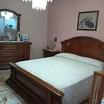 Holiday Room 