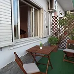 Holiday Room 