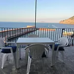 Casa Uva, Sul Porto Di Malfa
