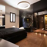 Black Room Suite And Spa
