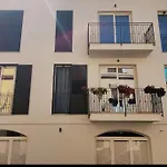 Casa3Fratelli, Via Cutino 16