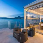 Design House With Pool & Direct Access To The Sea