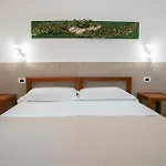 Petit Hotel