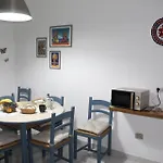 Frankie'S House