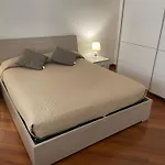 Max'S Apartment