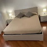 Max'S Apartment
