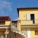 Casa Con Terrazzo E Scala Diretta Sul Mare