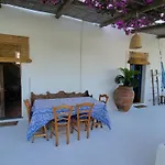 Antica Casa Eoliana Con Terrazza Vista Sul Faro Di Strombolicchio E Giardino