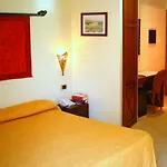 Hotel Il Faro Della Guitgia Tommasino