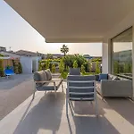 3 Bedroom Beautiful Apartment In Donnalucata