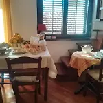 Rosie Holiday House