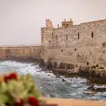 Casa Dei Fiori Con La Vista A Taormina
