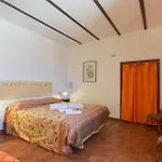 Cozy Apartment In Tusa With Kitchen