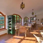 Cozy Home In Punta Milocca With Kitchen