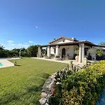 Villa Suq With Pool, Parking & Wifi