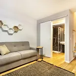 Alloro Apartment 9