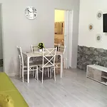 Housecapuana100
