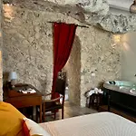 Suite Albanazzo With Jacuzzi Near The Sandy Beach