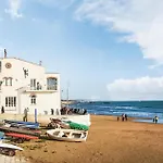 4 Bedroom Beautiful Home In Marina Di Ragusa