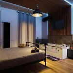 Lm Industrial Apartment & Suite