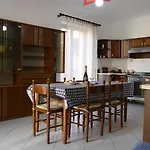 Appartamento Con Terrazza In Villetta Privata