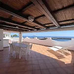Casa Segreto, Sul Porto Di Santa Marina Salina