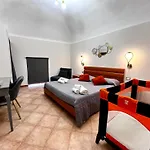 Dama Rooms