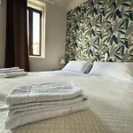 Sicily O'Clock Room