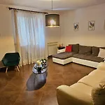 Loriano Apartment