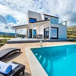 Elegant Villa With Private Pool And Sea View
