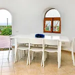 Cozy Home In Siracusa With Kitchen