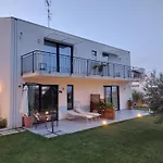 Nacari Home