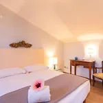 Villa Festosa - Luxury Retreat By The Beach