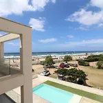 Sea & Pool Apartment