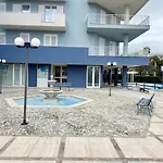 Seashell Light Apartment - Pool And Beach