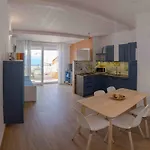Terrazza Finemente Ristrutturata Di Fronte Al Mare