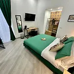 Kalia Rooms