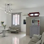 Lina'S Home Near The Sandy Beach & With Wifi