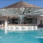 D R Holiday Home