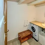 2 Bedroom Amazing Home In Siracusa