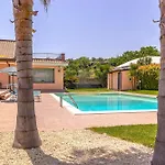 Villa Aura