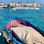 Medea Mondello Holiday