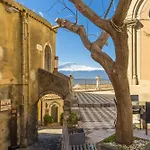 Das Haus Des Grossvaters In Taormina