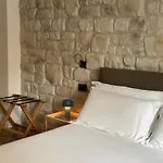Olivia Rooms Teocrito