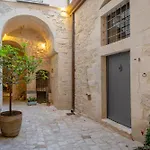 P43 Sicilian Suites