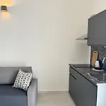 Historic Central Balcony Rooms & Apartment On Via Maqueda