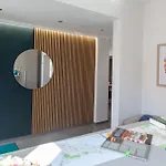 Oneira Rooms