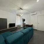 Queen'S Apartment