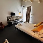 Tale Restaurant & Suite